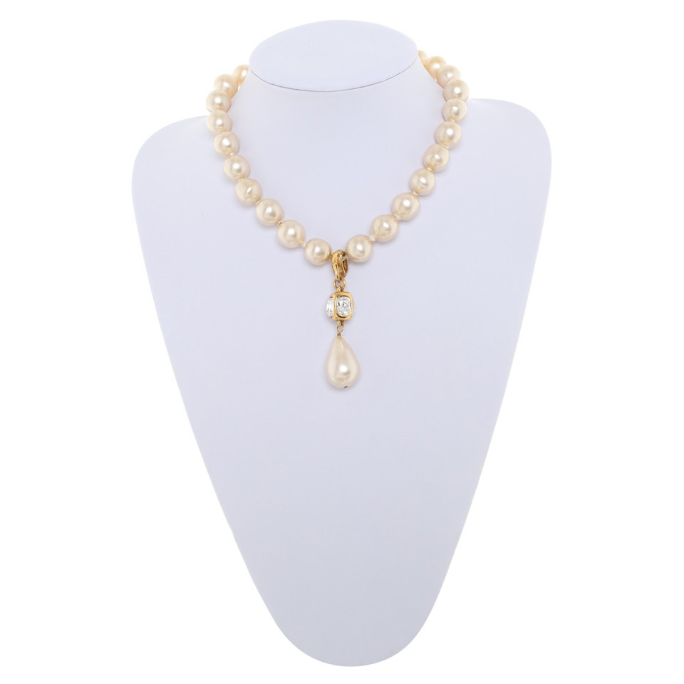 Chanel Pearl necklace with pendant - Buy Second hand Chanel Pearl