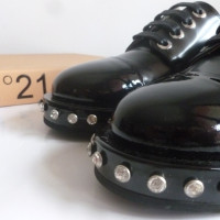 N°21 Chaussures à lacets