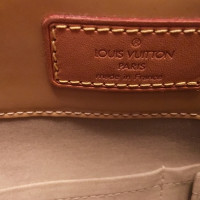 Louis Vuitton Reade MM aus Lackleder in Ocker