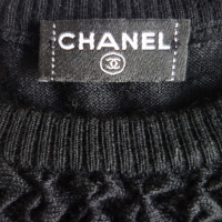 Chanel Sweater met broche