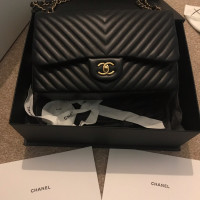 Chanel "Classique Double Flap Bag Jumbo"