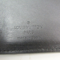Louis Vuitton Étui à passeport en cuir nomade