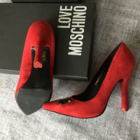 Moschino Love pumps in rosso