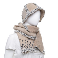 Chanel Cappello con sciarpa in beige