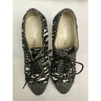 Chanel Ankle Boots in Schwarz/Weiß