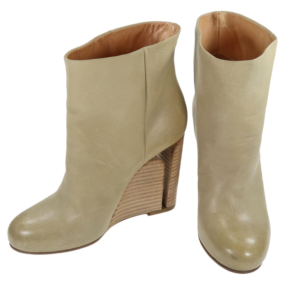 Maison Martin Margiela Enkellaarzen Leer in Beige