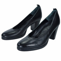 A. F. Vandevorst Pumps/Peeptoes aus Leder in Schwarz