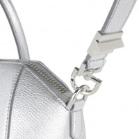 Givenchy "Antigona Bag" in Silber