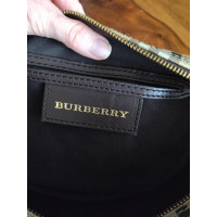 Burberry Handtasche aus Canvas in Creme