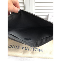 Louis Vuitton Discovery clutch