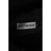 Issey Miyake Plissierter Mantel