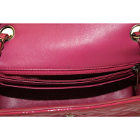 Chanel Classic Flap Bag New Mini Lakleer in Fuchsia
