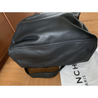 Givenchy Shoulder bag Leather in Black