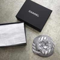 Chanel Chanel Camelia broche
