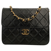 Chanel Petite Timeless aus Leder in Schwarz