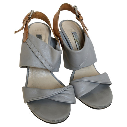 Diane Von Furstenberg Sandalen aus Leder in Grau