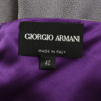 Giorgio Armani Kleid mit voiletten Akzenten