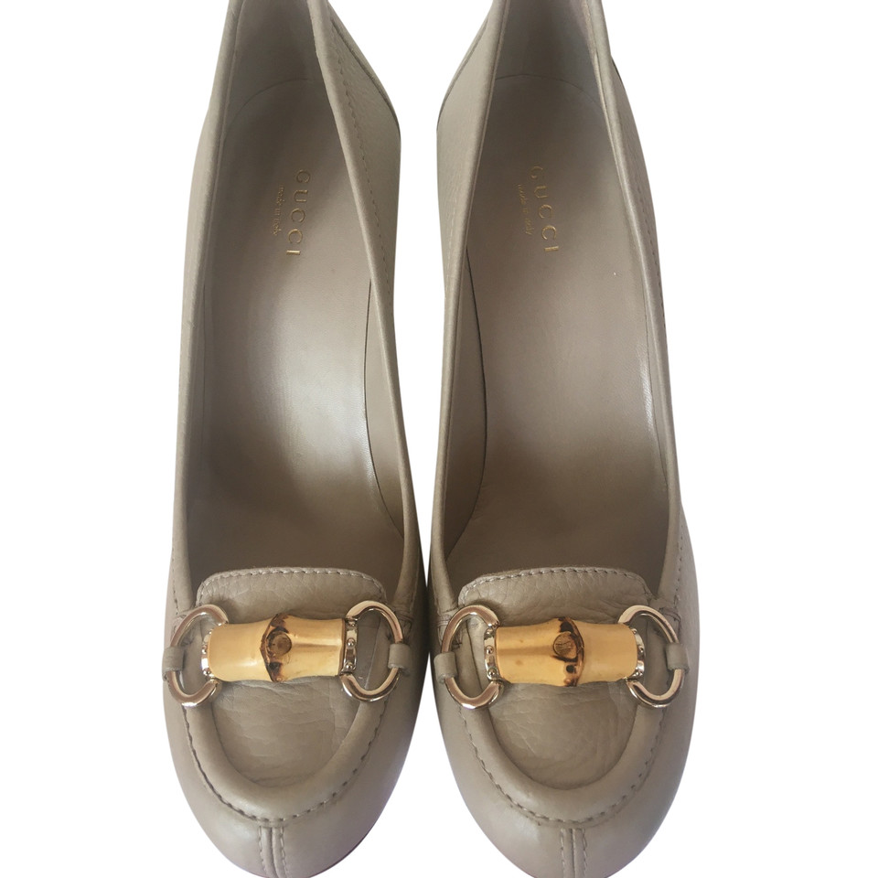 Gucci Pumps/Peeptoes Leer in Beige