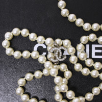 Chanel Collier de perles avec logo CC