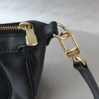 Louis Vuitton Leather shoulder bag in black