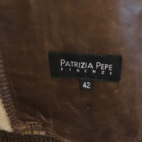Patrizia Pepe veste en peau de mouton