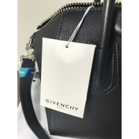Givenchy Antigona Small aus Leder in Schwarz