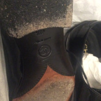 Chanel Schnürschuhe aus Lackleder in Schwarz
