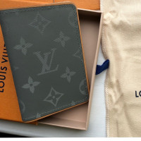 Louis Vuitton Bag/Purse in Grey