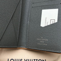 Louis Vuitton Bag/Purse in Grey