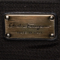 Salvatore Ferragamo Sac à bandoulière en cuir noir