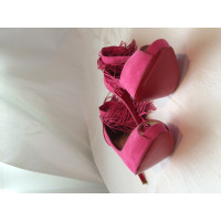 Christian Louboutin Pumps/Peeptoes aus Wildleder in Fuchsia