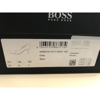 Hugo Boss Pumps/Peeptoes aus Leder in Schwarz