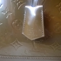 Louis Vuitton Handtasche aus Lackleder in Oliv