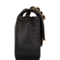 Chanel Classic Flap Bag New Mini aus Leder in Schwarz