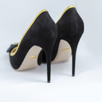 Gucci Pumps/Peeptoes aus Wildleder in Schwarz