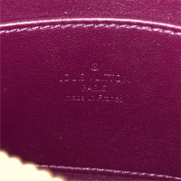 Louis Vuitton Pochette aus Lackleder in Violett