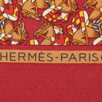 Hermès Echarpe/Foulard en Soie en Bordeaux