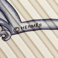 Hermès Echarpe/Foulard en Soie en Blanc
