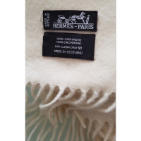 Hermès Schal/Tuch aus Kaschmir in Creme