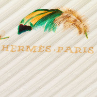 Hermès Echarpe/Foulard en Soie en Blanc