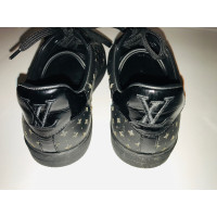 Louis Vuitton Sneakers Leer in Zwart