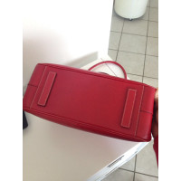 Prada Handtasche aus Leder in Rot