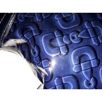 Gucci Handtasche aus Lackleder in Blau