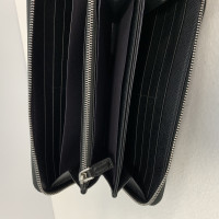 Prada Täschchen/Portemonnaie aus Leder in Schwarz