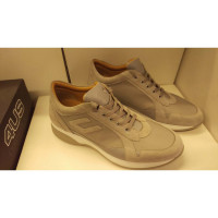 Cesare Paciotti Sneakers aus Wildleder in Grau