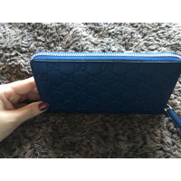 Gucci Täschchen/Portemonnaie aus Lackleder in Blau