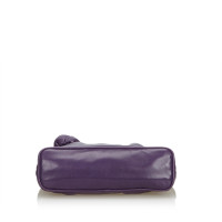 Prada Handtasche aus Leder in Violett