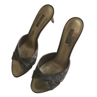 Louis Vuitton Sandalen aus Leinen in Braun