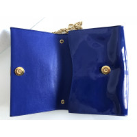 Salvatore Ferragamo Handtasche aus Lackleder in Blau