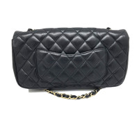Chanel East West Chain Flap Bag aus Leder